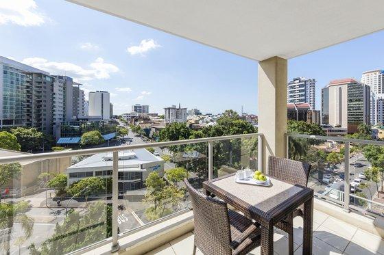 Oaks Brisbane Lexicon Suites Servis gambar